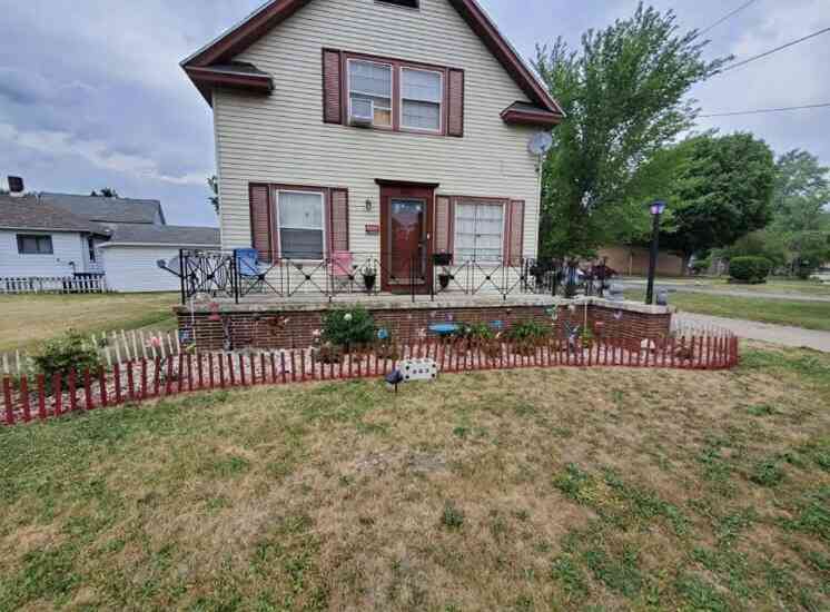 Homes For Sale - 683 Capital Avenue<br/> Battle Creek, MI 49017
