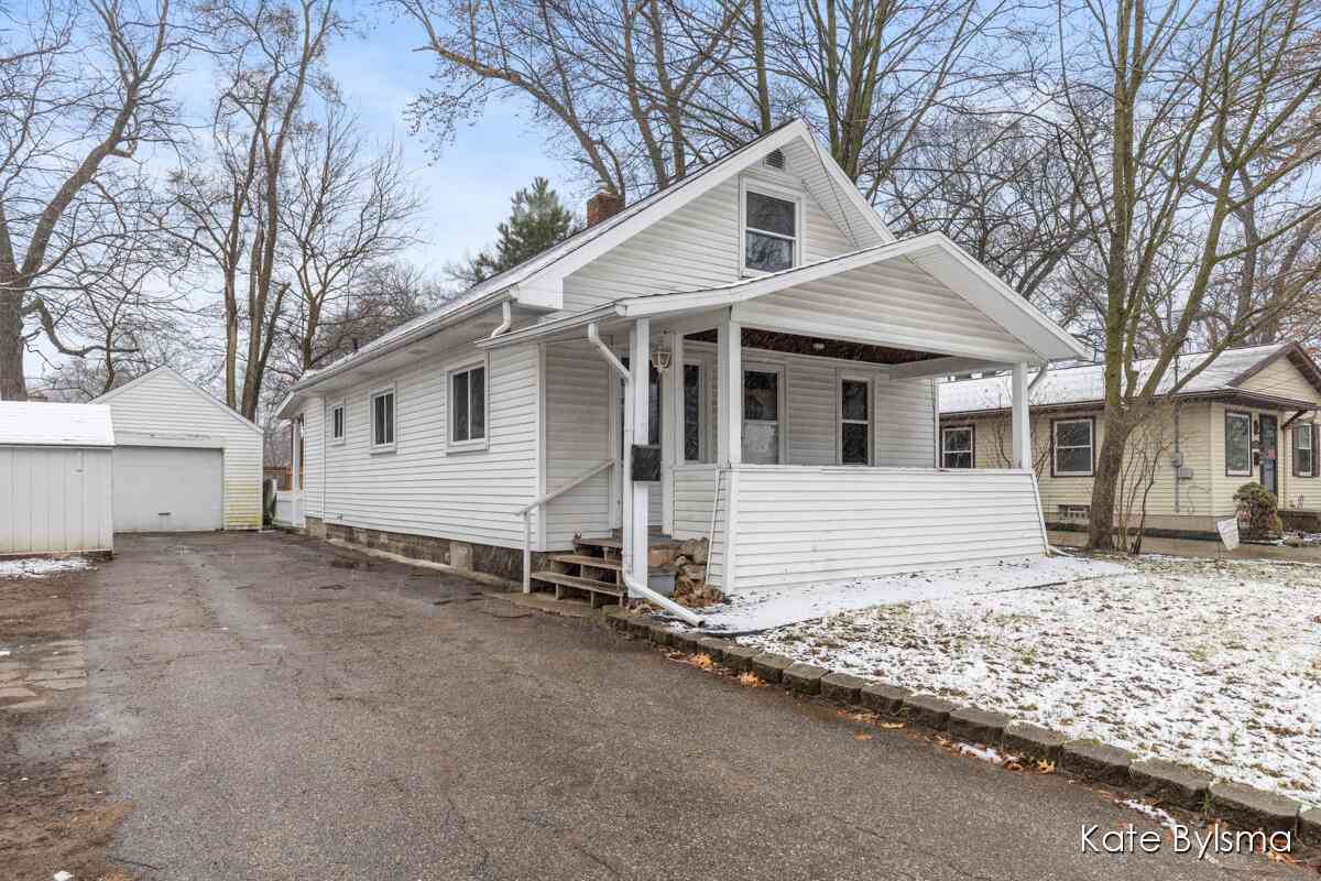 Homes For Sale - 224 Holly Street<br/> Grand Rapids, MI 49548