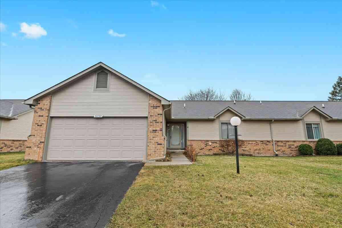 Condo For Sale - 32790 Chapman Circle<br/> Westland, MI 48185