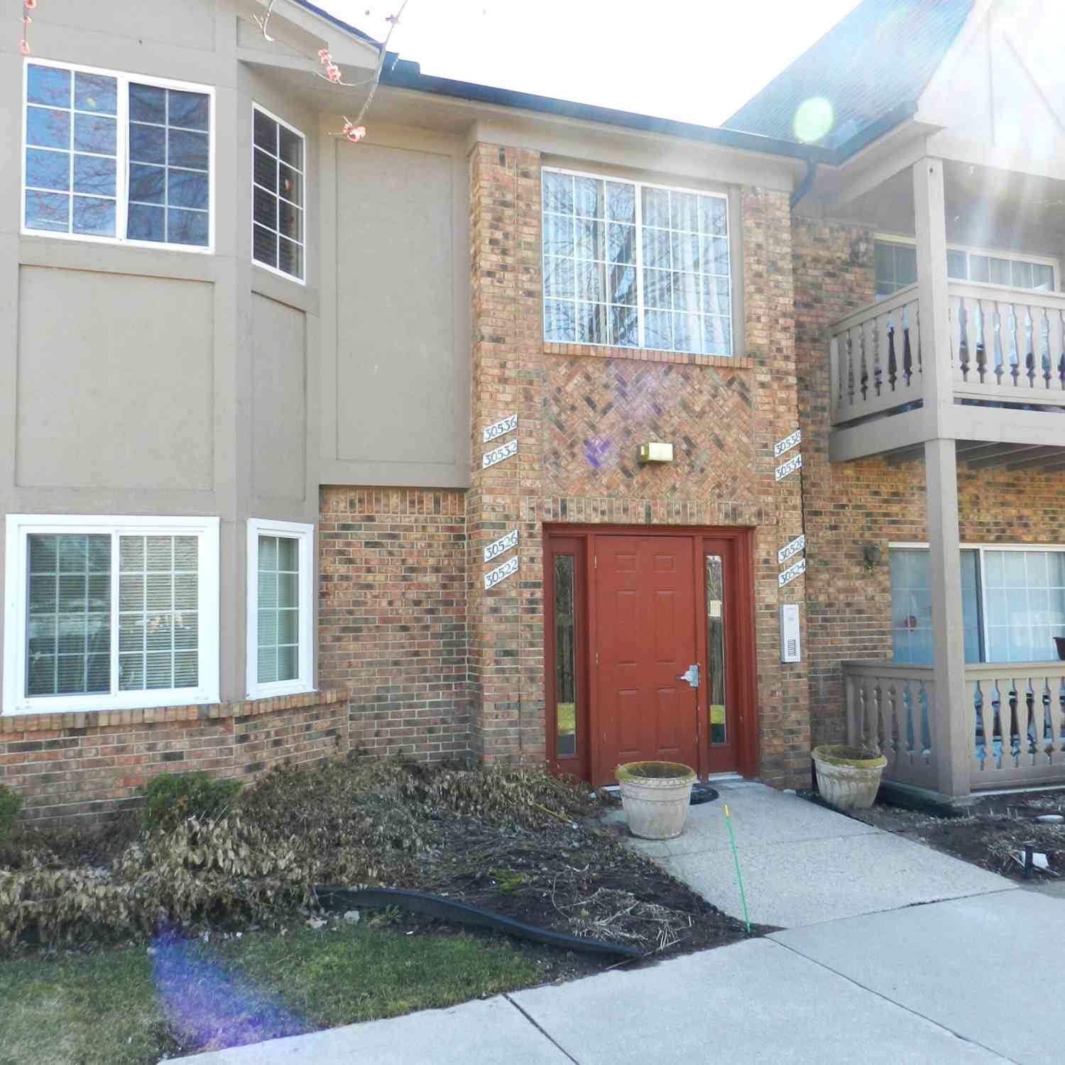 Condo For Sale - 30528 Oakridge Manor Drive<br/> Roseville, MI 48066