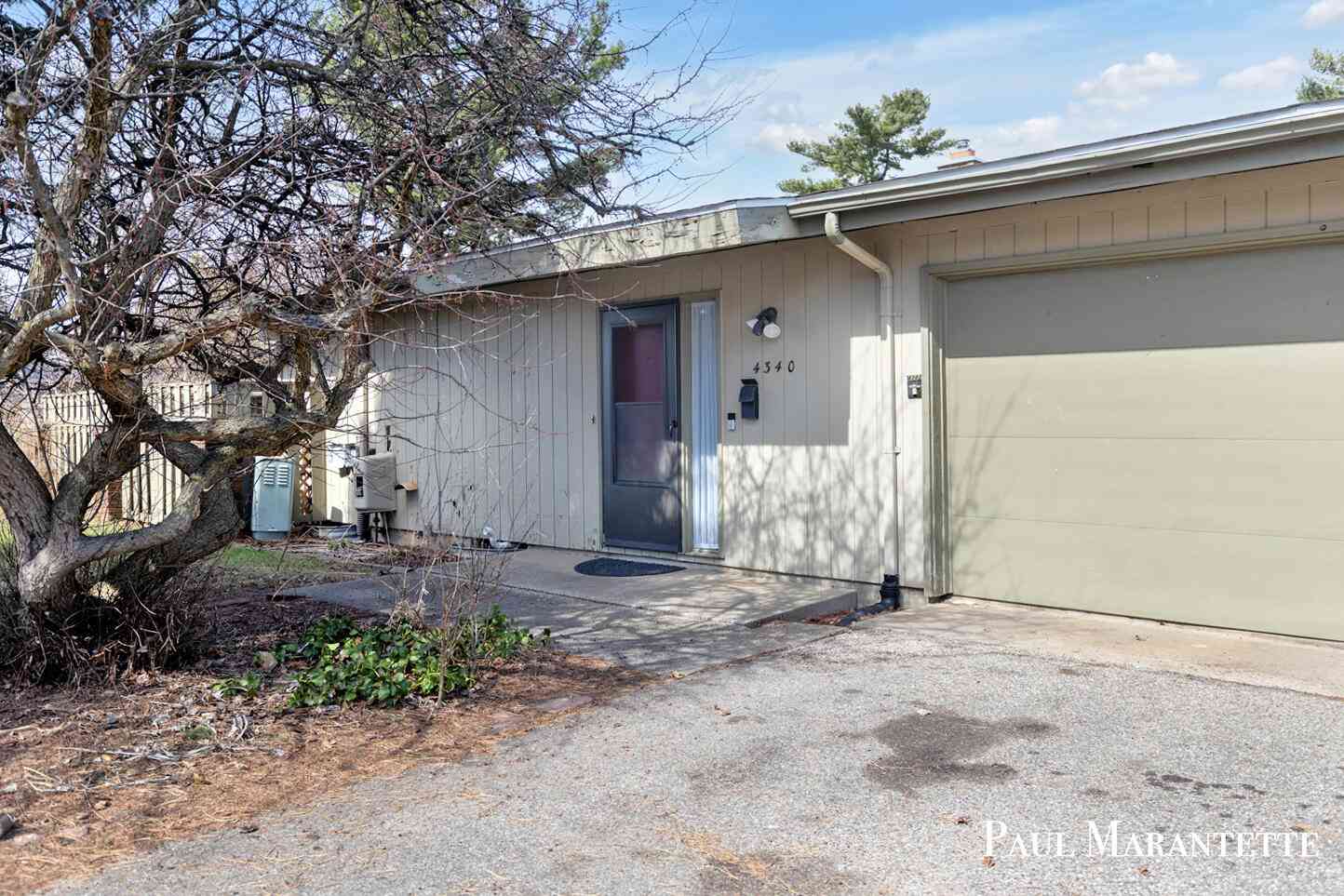 Condo For Sale - 4340 Walnut Hills Drive<br/> Kentwood, MI 49512