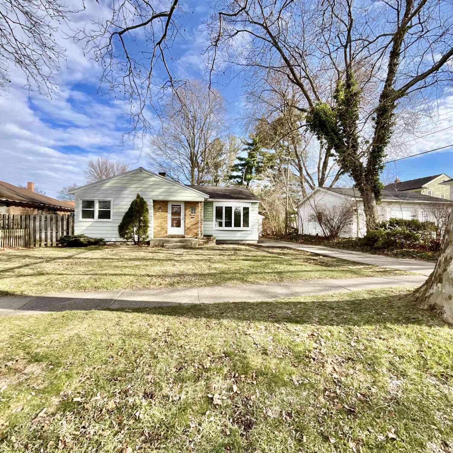 Homes For Sale - 333 Eleanor Street<br/> Grand Rapids, MI 49505