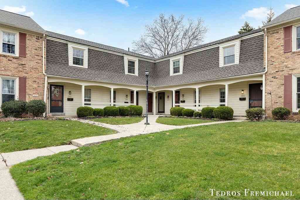 Condo For Sale - 2436 Cranden Drive<br/> Grand Rapids, MI 49506