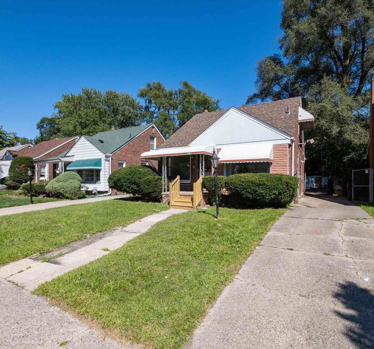 Homes For Sale - 20110 Lesure Street<br/> Wayne County, Detroit, MI 48235