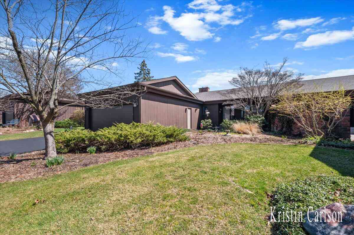 Condo For Sale - 5970 Parview Drive #34<br/> Grand Rapids, MI 49546