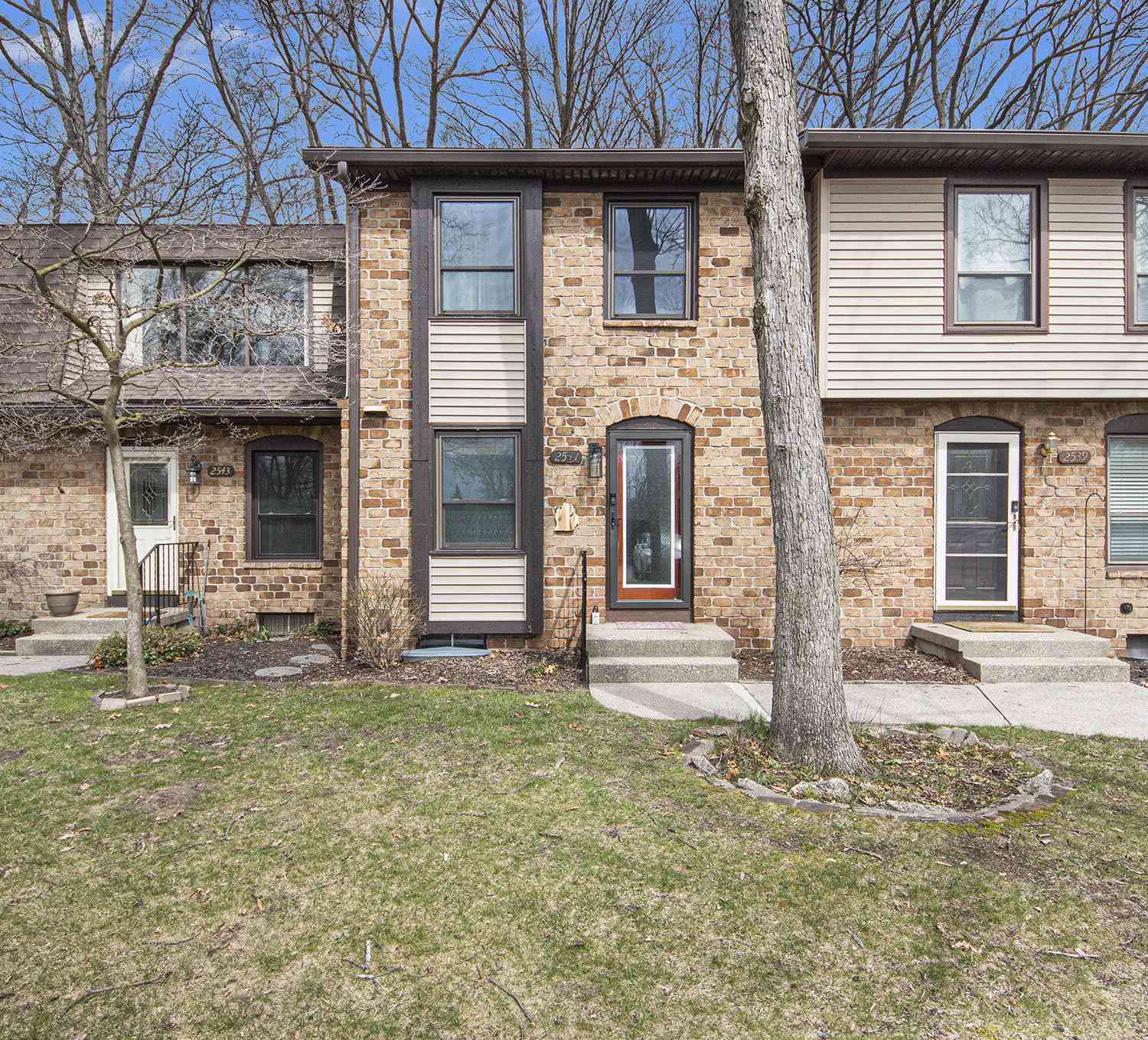 Condo For Sale - 2541 Chatham Woods Drive #27<br/> Grand Rapids, MI 49546