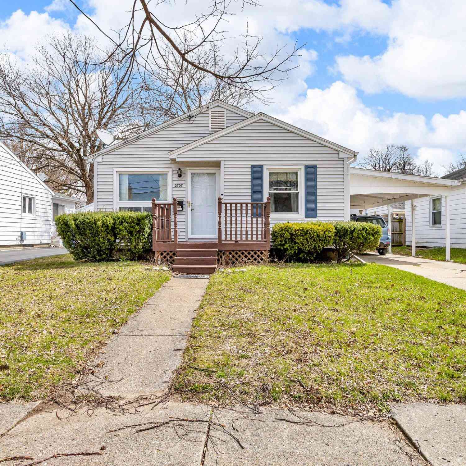 Homes For Sale - 2707 Forest Avenue<br/> Lansing, MI 48910