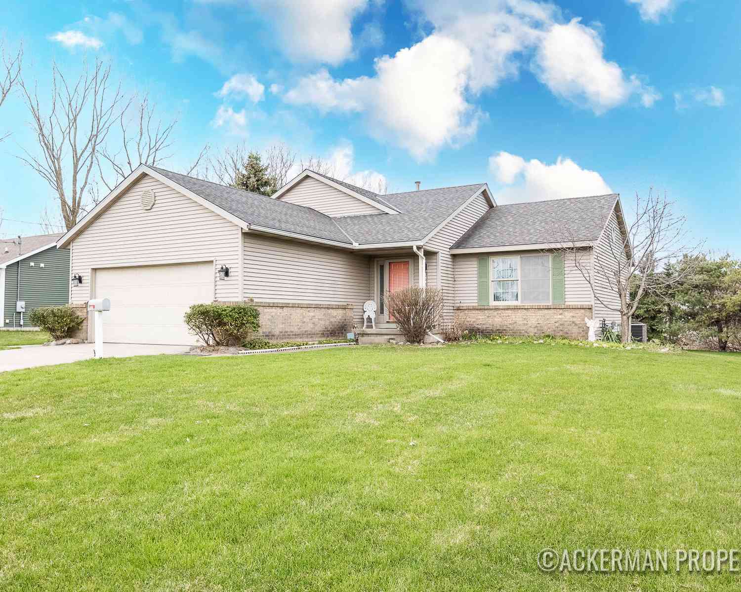 Homes For Sale - 10915 56th Avenue<br/> Allendale, MI 49401