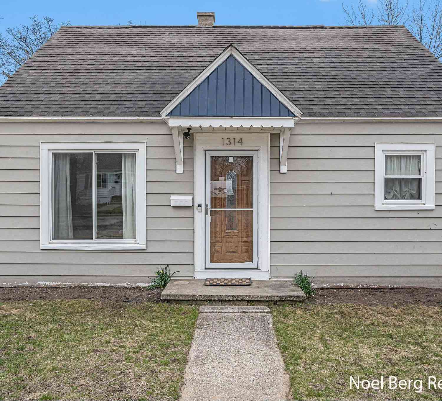 Homes For Sale - 1314 Grant Street<br/> Grand Haven, MI 49417