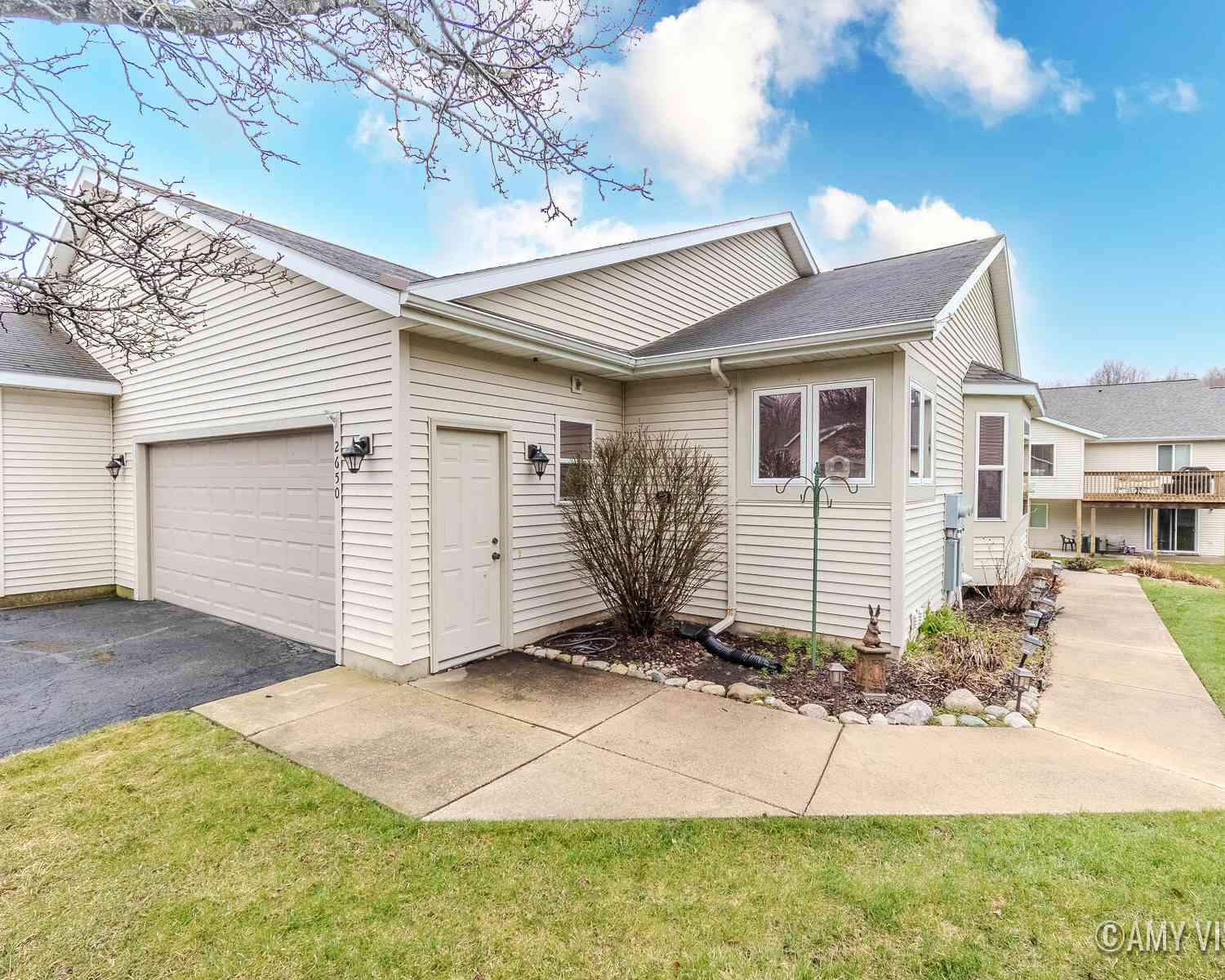 Condo For Sale - 2650 Hillandale Drive<br/> Grand Rapids, MI 49534