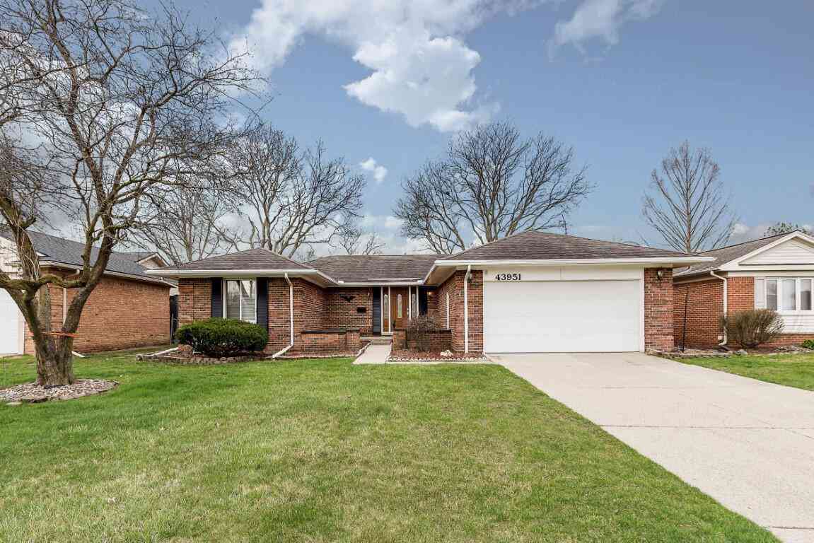 Homes For Sale - 43951 Bannnockburn Drive<br/> Canton, MI 48187