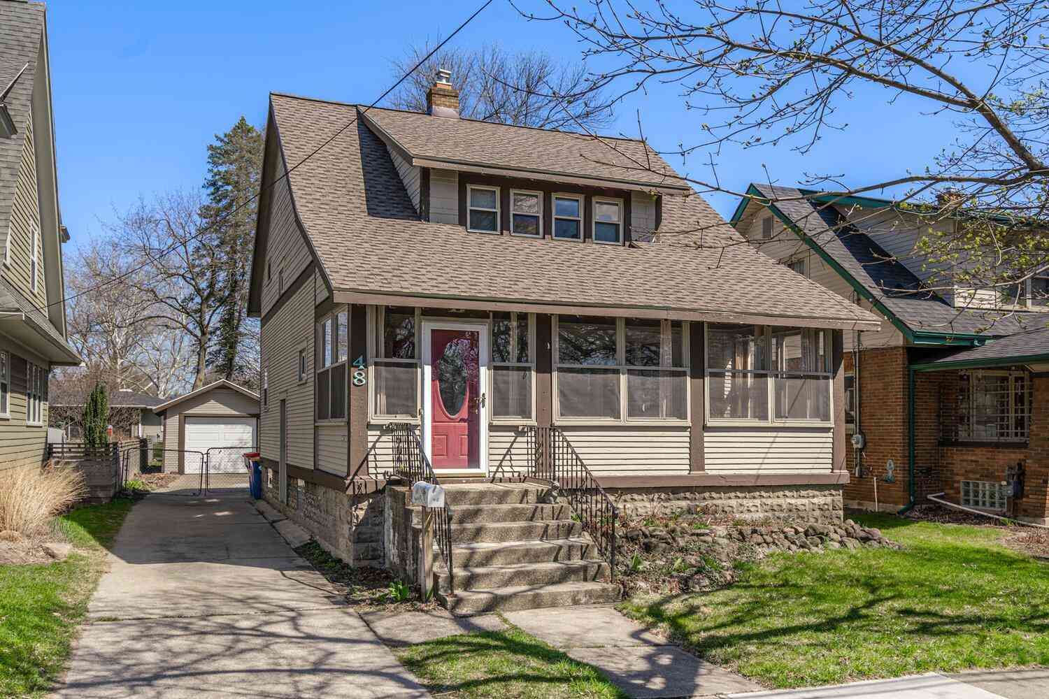Homes For Sale - 48 Wallinwood Avenue<br/> Grand Rapids, MI 49503