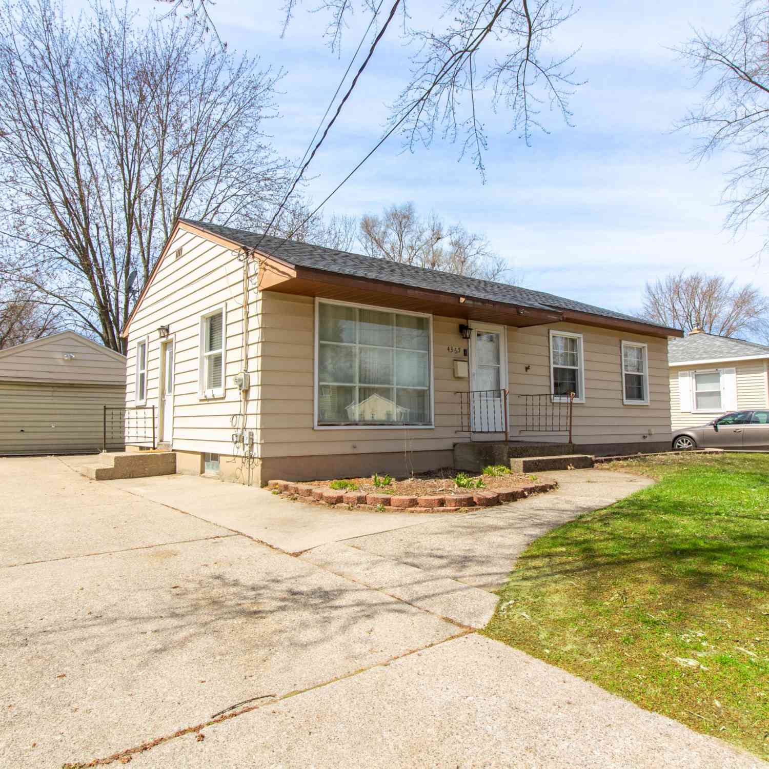 Homes For Sale - 4365 Michael Avenue<br/> Wyoming, MI 49509