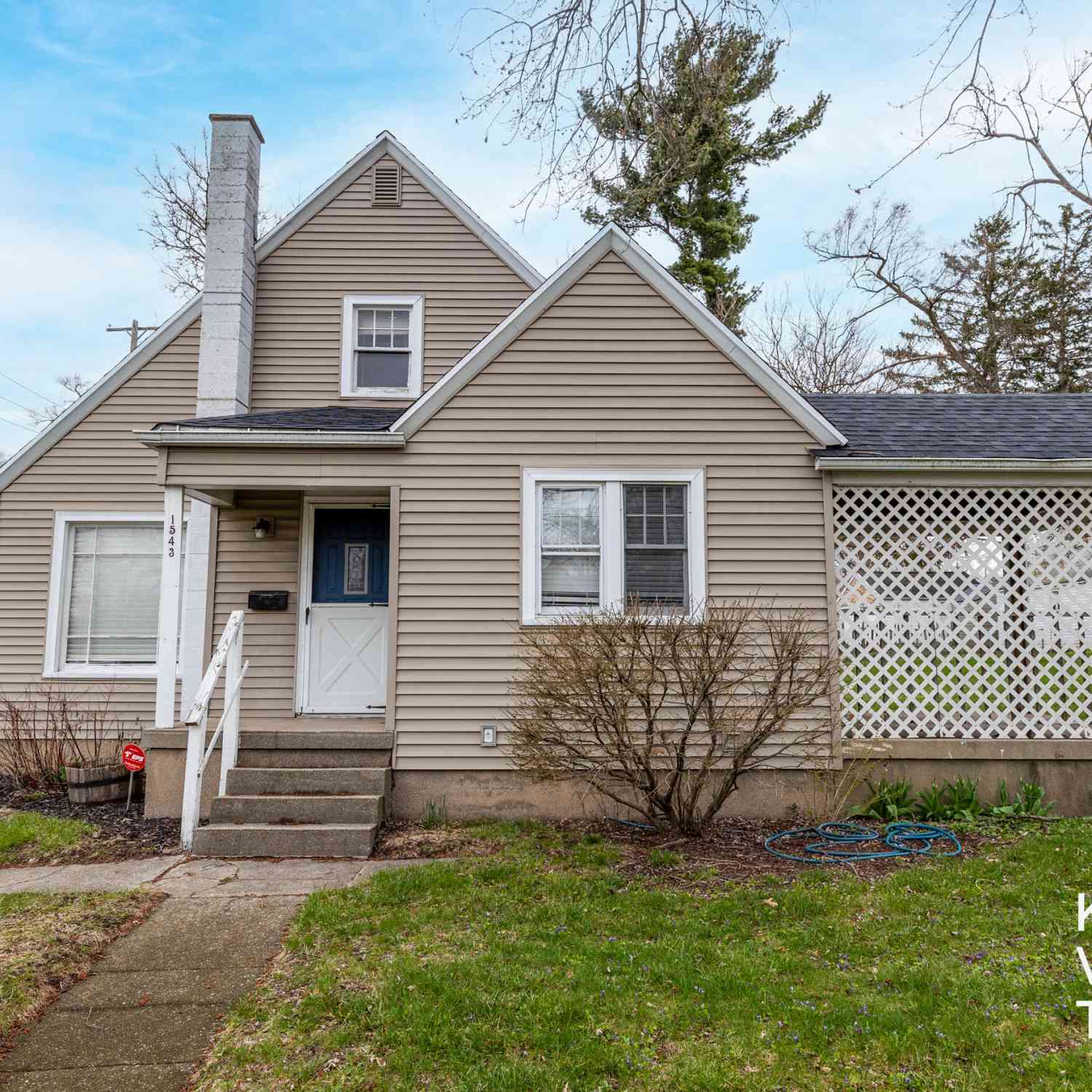 Homes For Sale - 1543 Burton Street<br/> Grand Rapids, MI 49507
