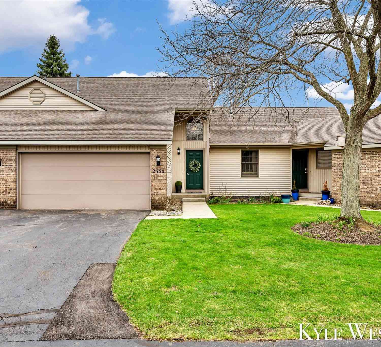 Condo For Sale - 2350 Highland View Drive<br/> Grand Rapids, MI 49506