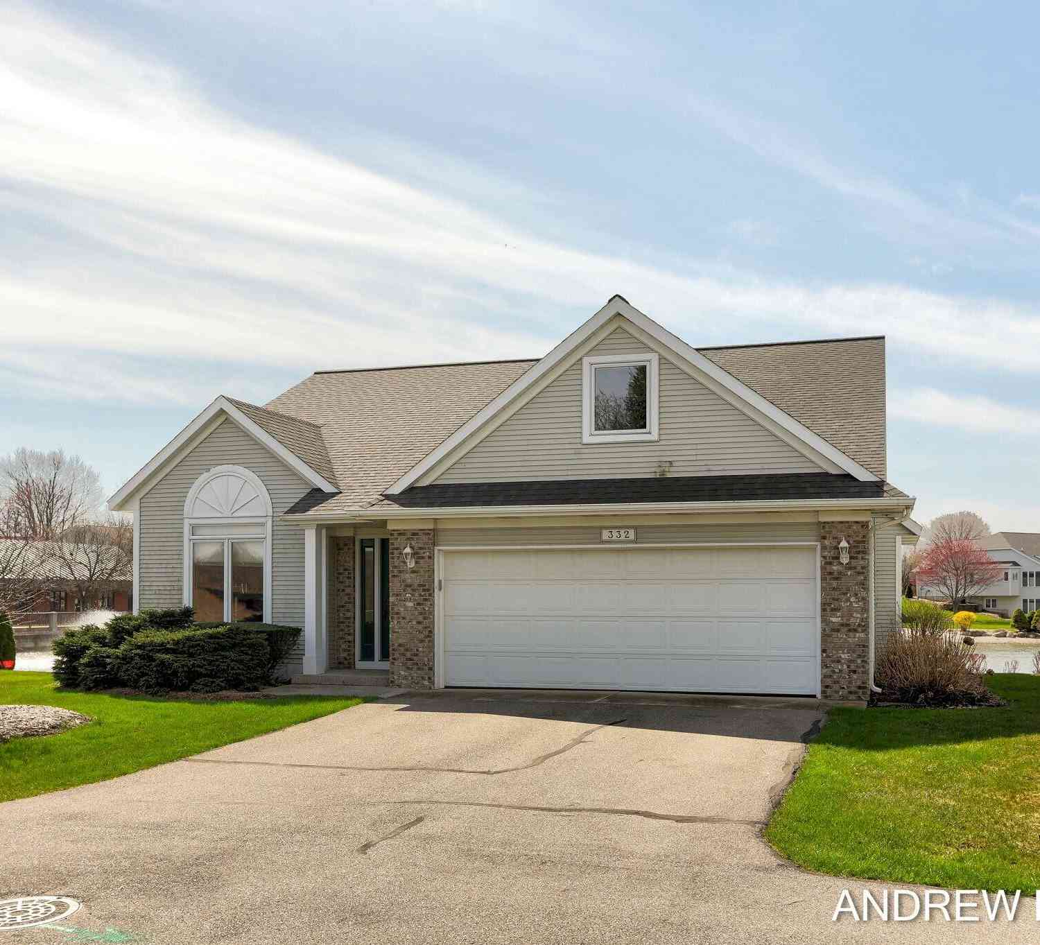 Condo For Sale - 332 Royal Park Drive<br/> Ottawa County, Zeeland, MI 49464