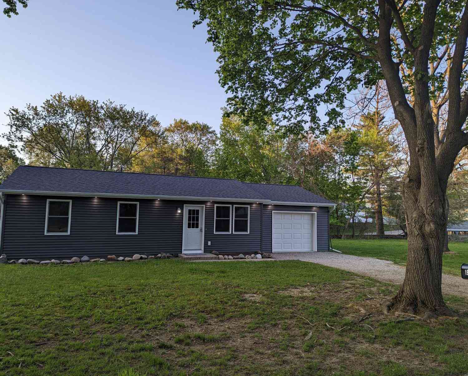 Homes For Sale - 19 Division Street<br/> Hillsdale, MI 49242