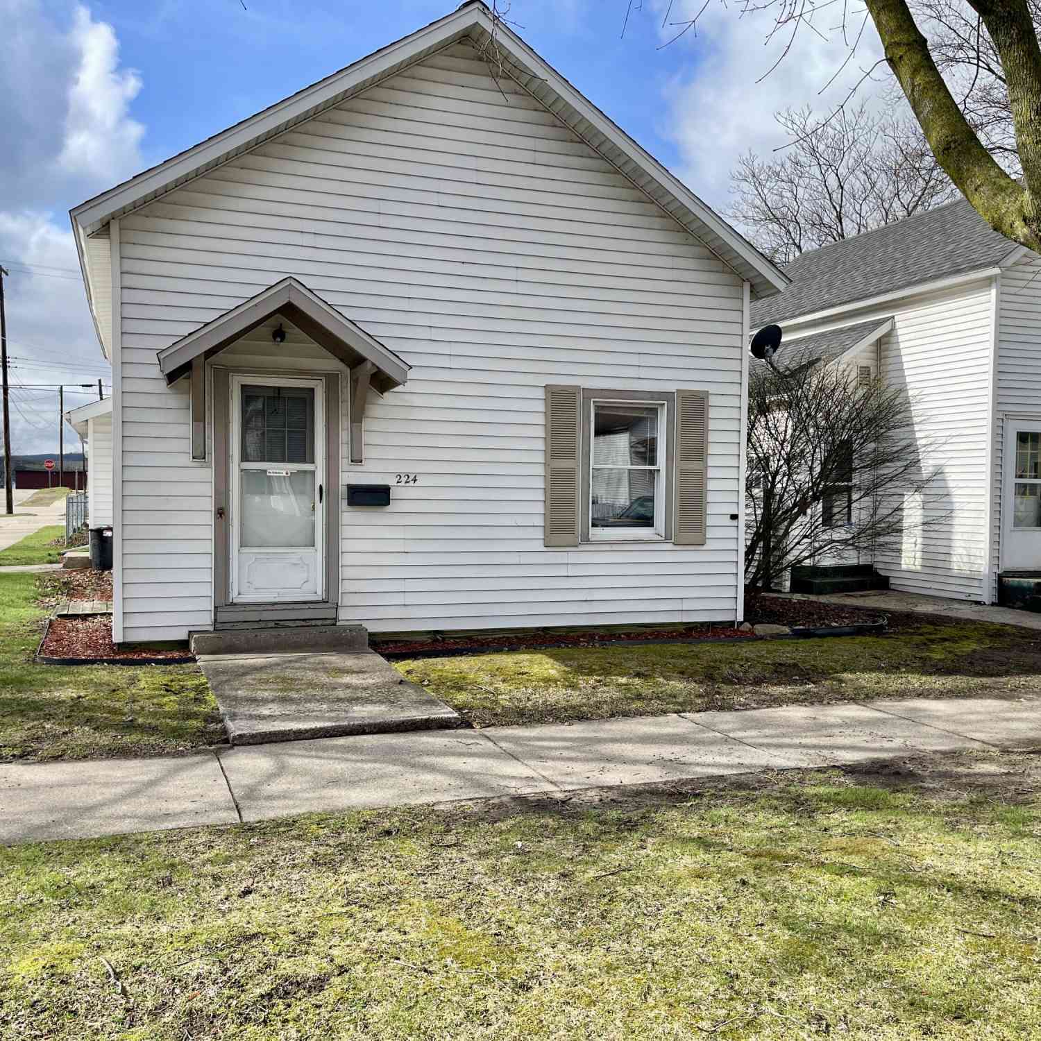 Homes For Sale - 224 E Melendy Street<br/> Ludington, MI 49431