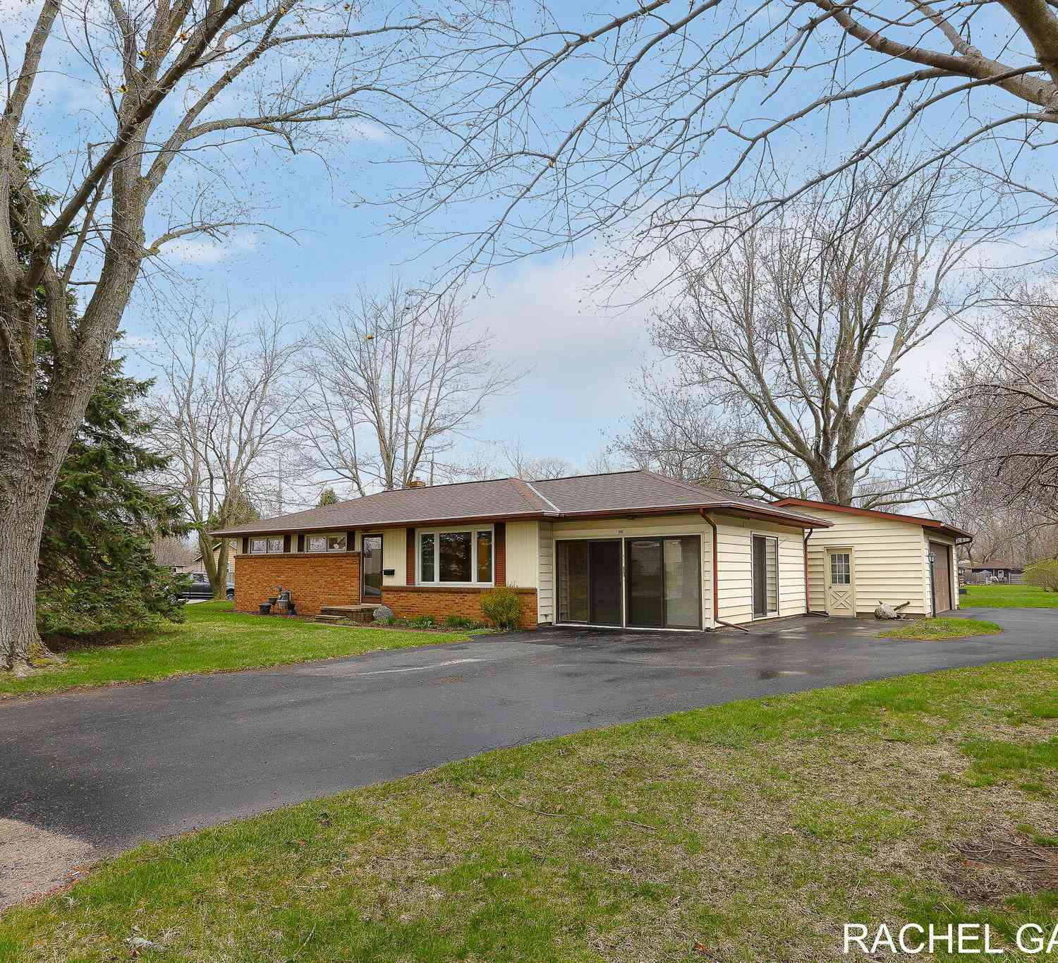 Homes For Sale - 391 E 40th Street<br/> Holland, MI 49423