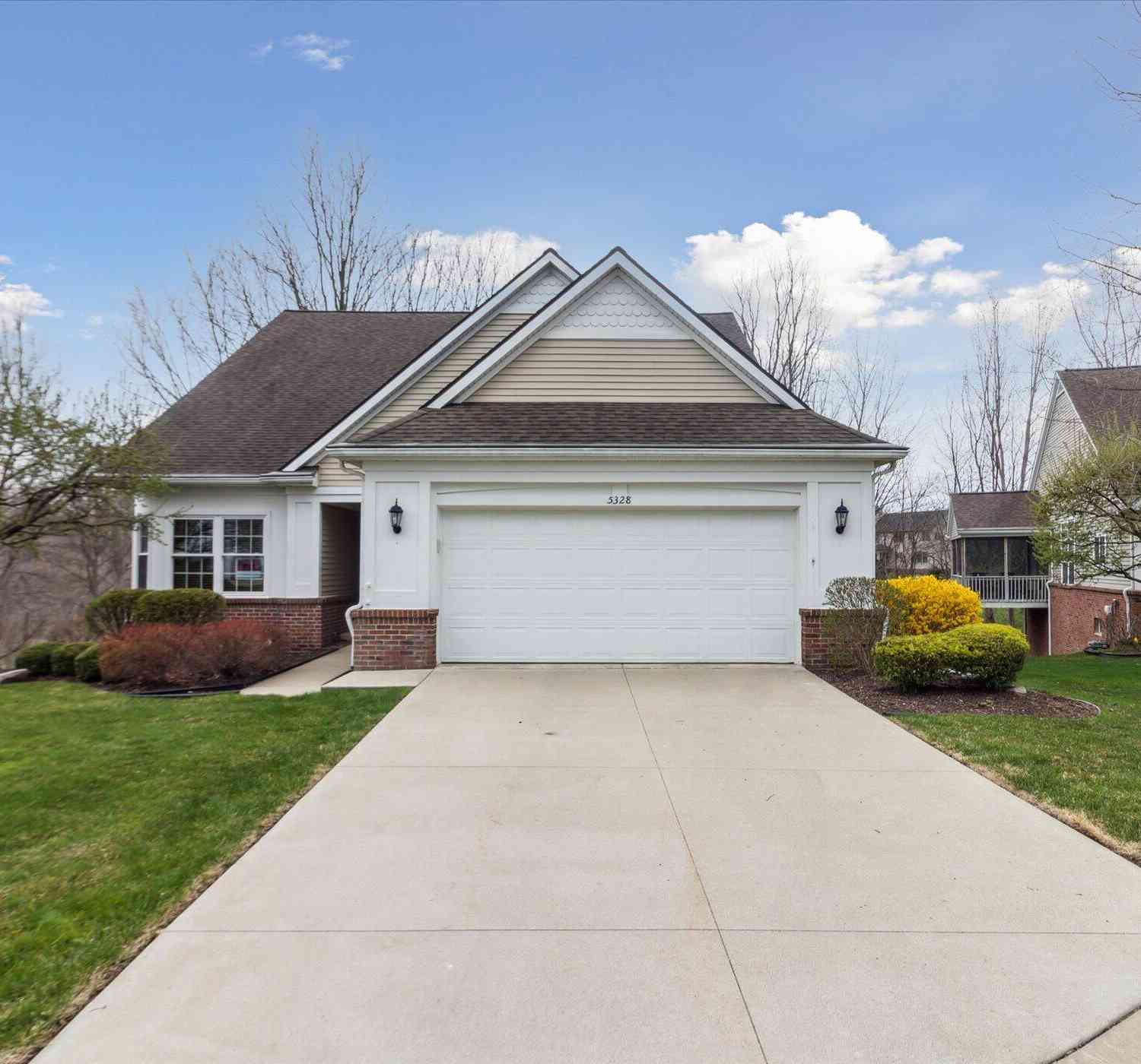 Condo For Sale - 5328 Pentwater Drive<br/> Howell, MI 48843