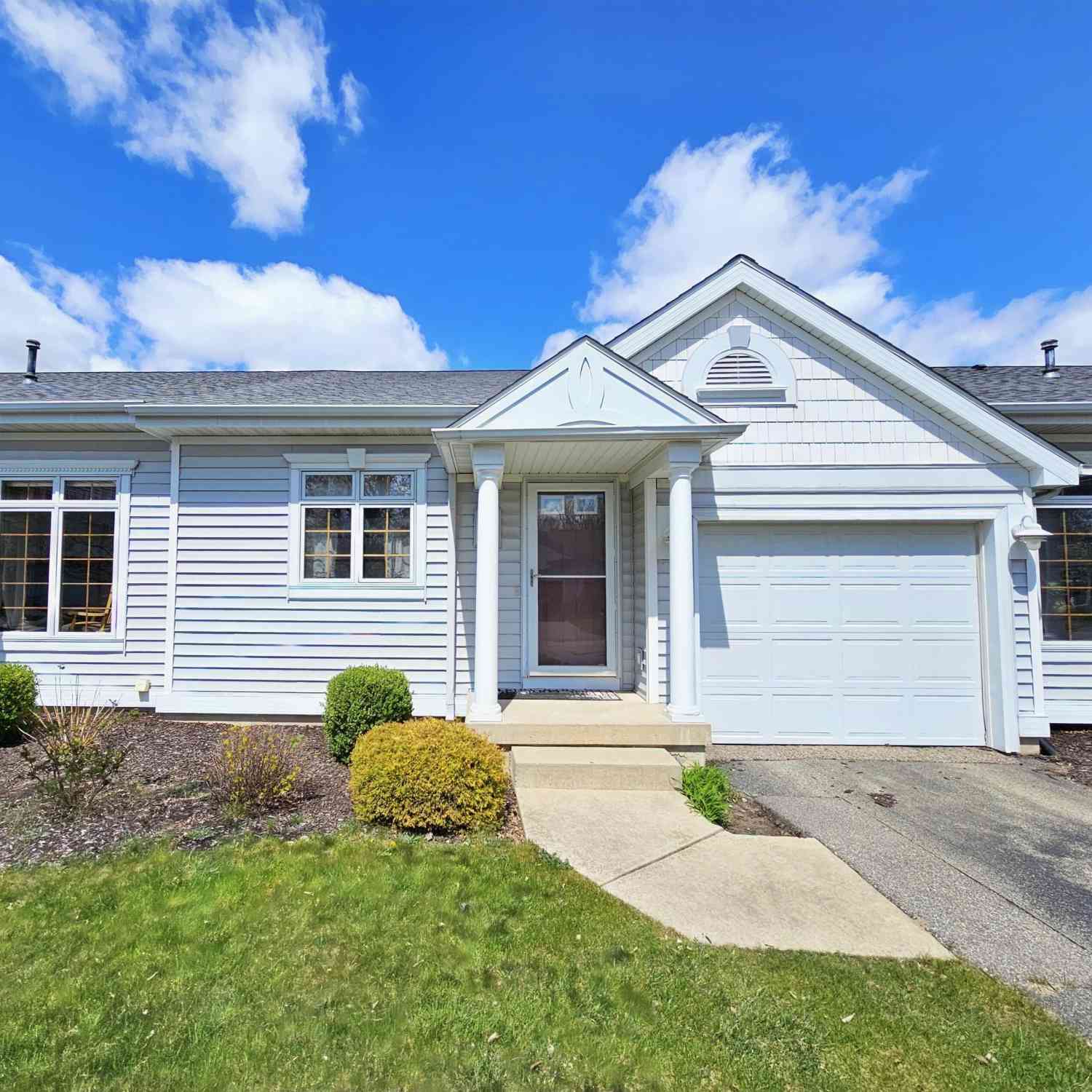 Condo For Sale - 275 Shoreside North<br/> Grand Rapids, MI 49548