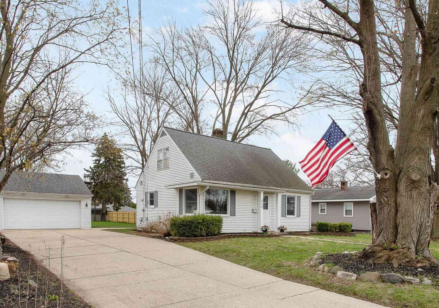 Homes For Sale - 3776 Earle Avenue<br/> Kent County, Grandville, MI 49418