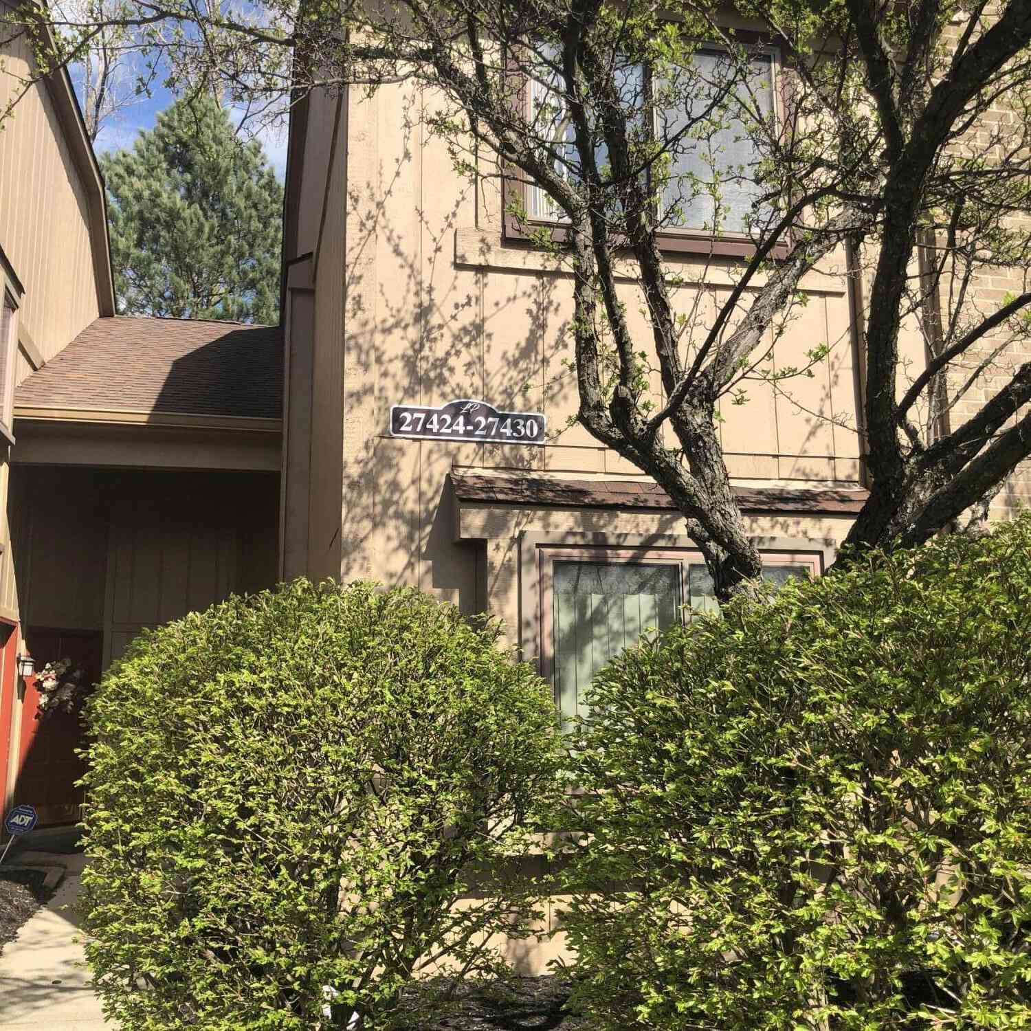 Condo For Sale - 27430 Evergreen Road #36<br/> Lathrup Village, MI 48076