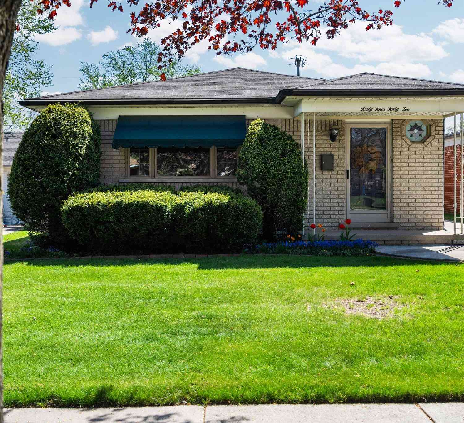 Homes For Sale - 6442 Nightingale Street<br/> Dearborn Heights, MI 48127