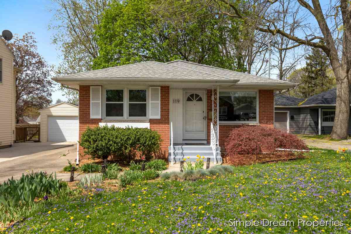 Homes For Sale - 119 Holmdene Boulevard<br/> Grand Rapids, MI 49503