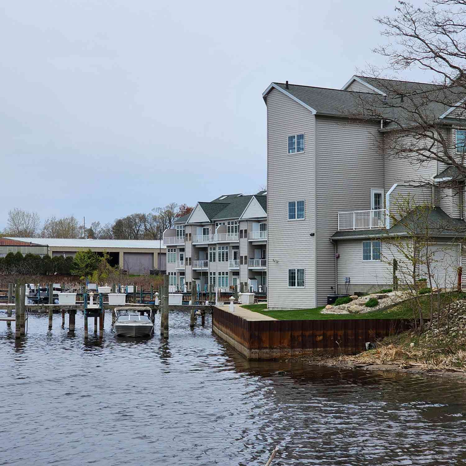 Condo For Sale - 2411 Lake Avenue #20<br/> Muskegon, MI 49445