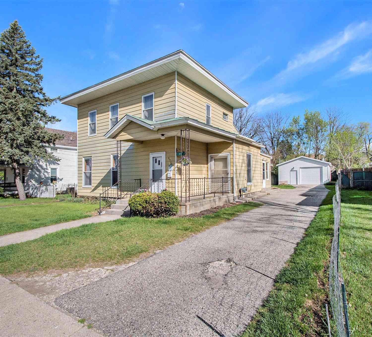 Homes For Sale - 511 Avery Street<br/> Lowell, MI 49331