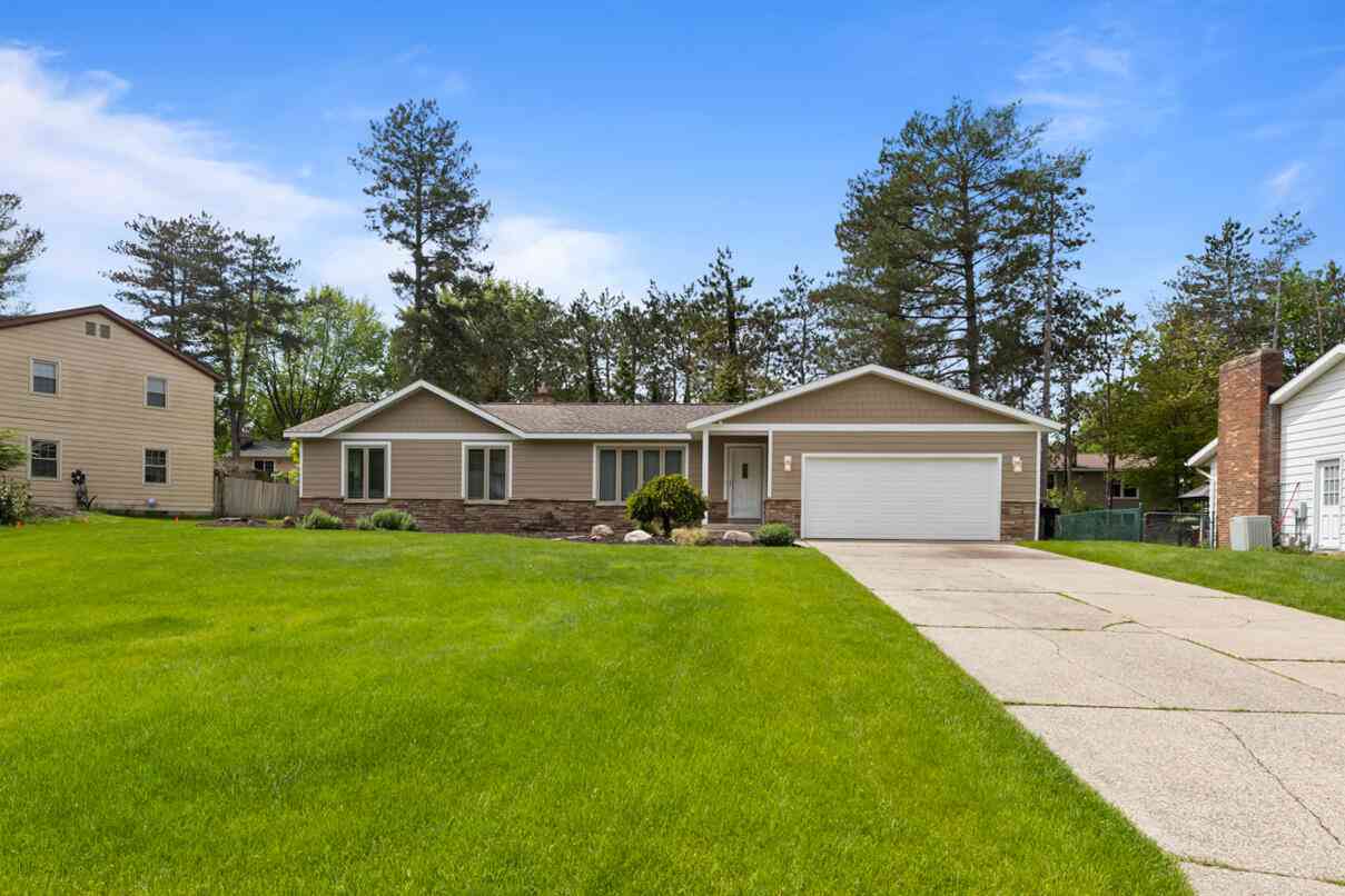 Homes For Sale - 5123 Wembley Court<br/> Wyoming, MI 49509
