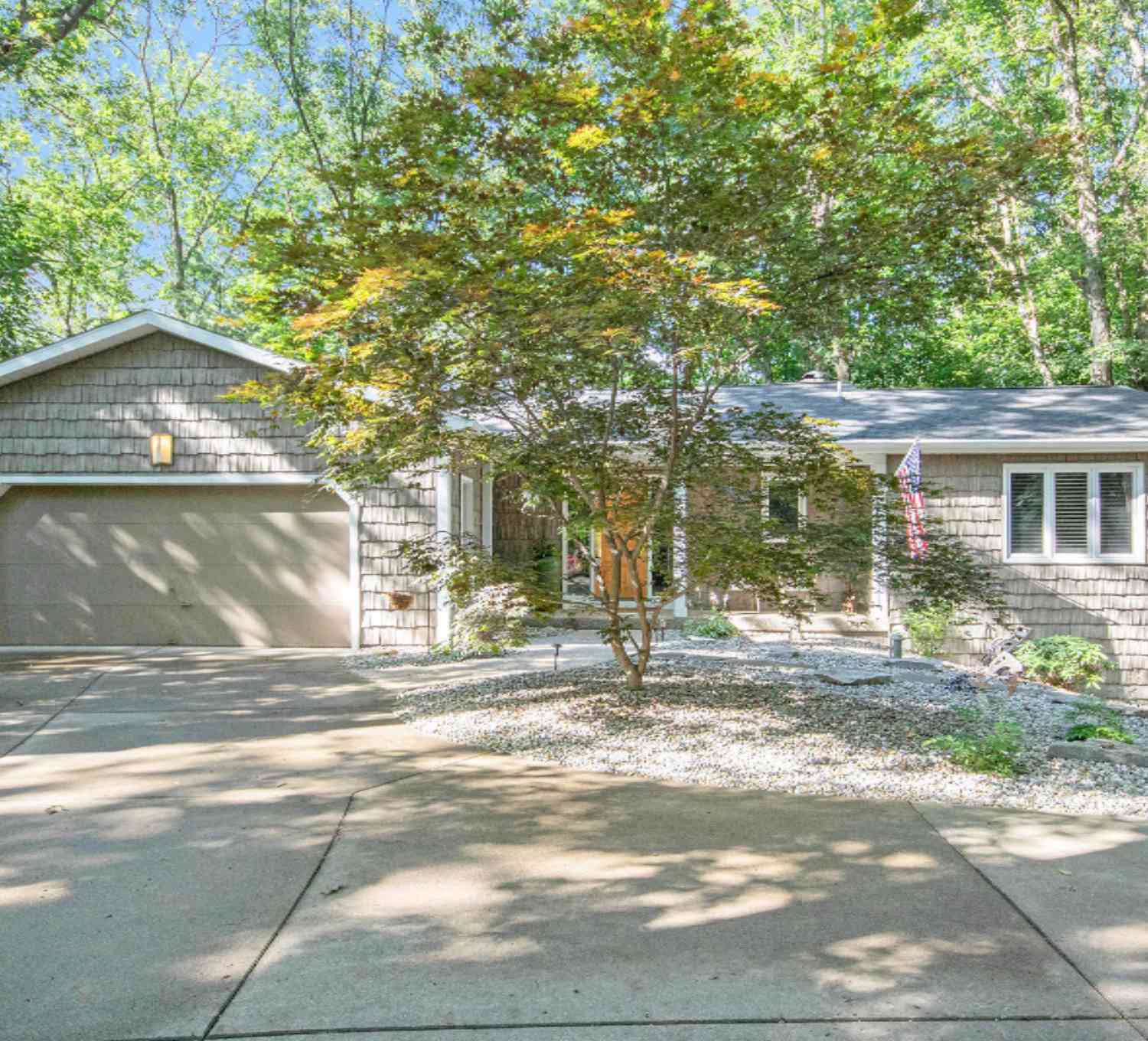 Homes For Sale - 3530 Thornapple River Drive<br/> Grand Rapids, MI 49546