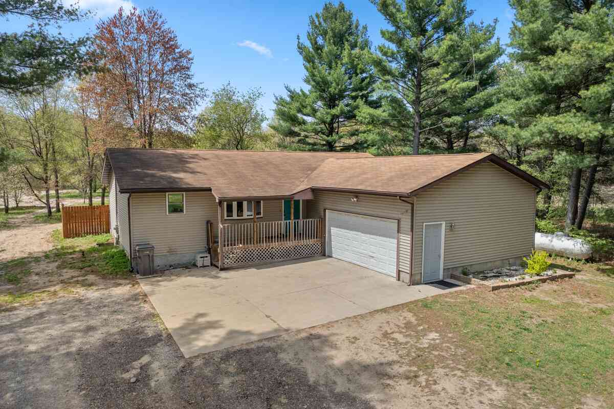 Homes For Sale - 555 S Maple Island Road<br/> Muskegon, MI 49442