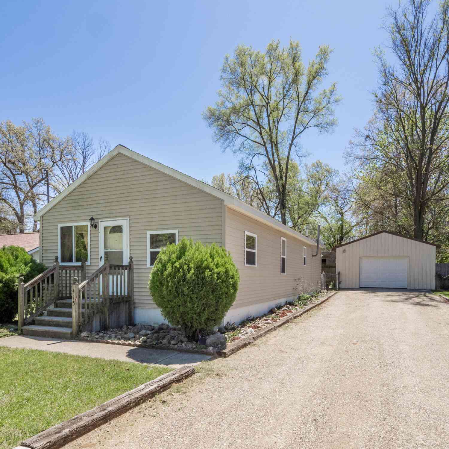 Homes For Sale - 415 W Plainwell Street<br/> Plainwell, MI 49080