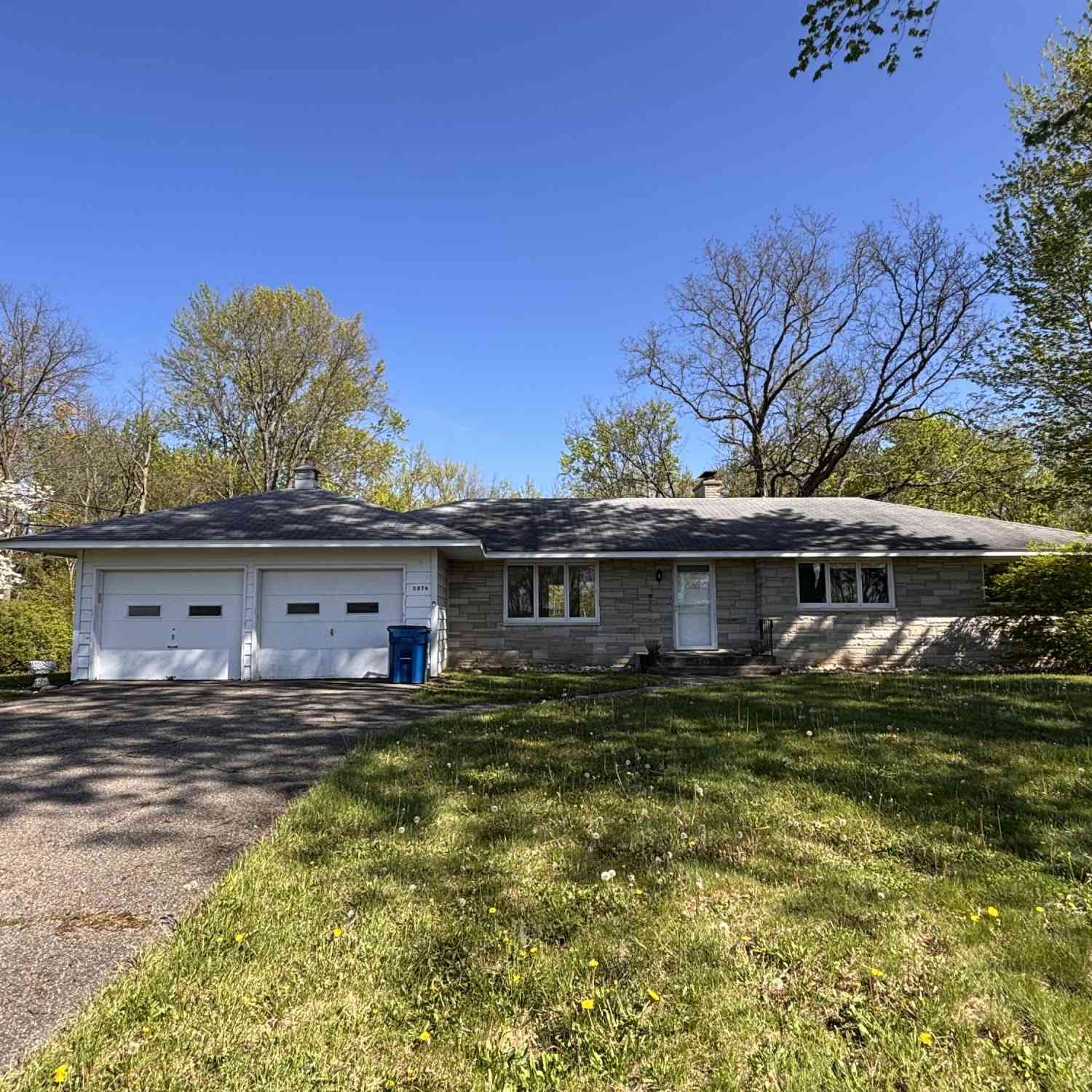 Homes For Sale - 2578 Springbrook Drive<br/> Kalamazoo, MI 49004