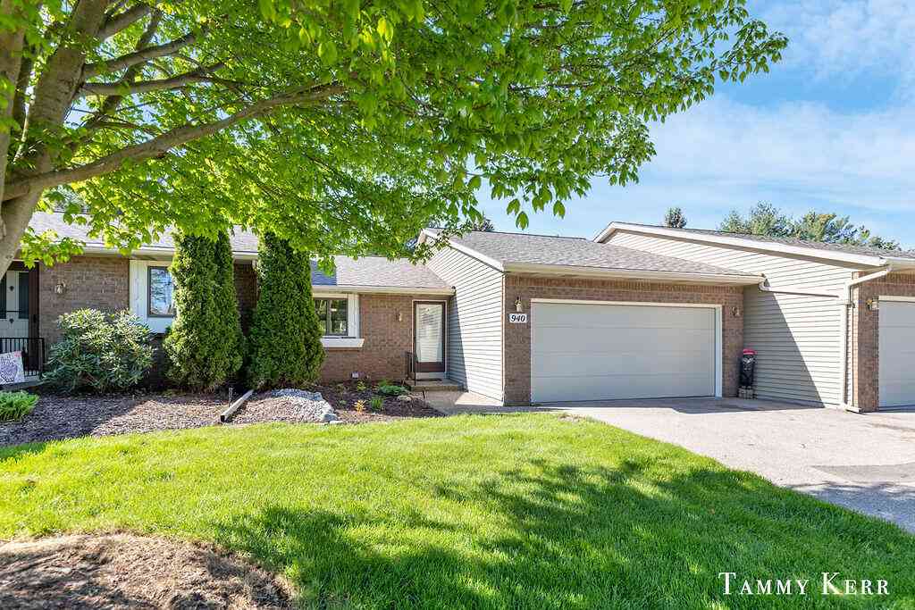 Condo For Sale - 940 Laketown Drive<br/> Holland, MI 49423