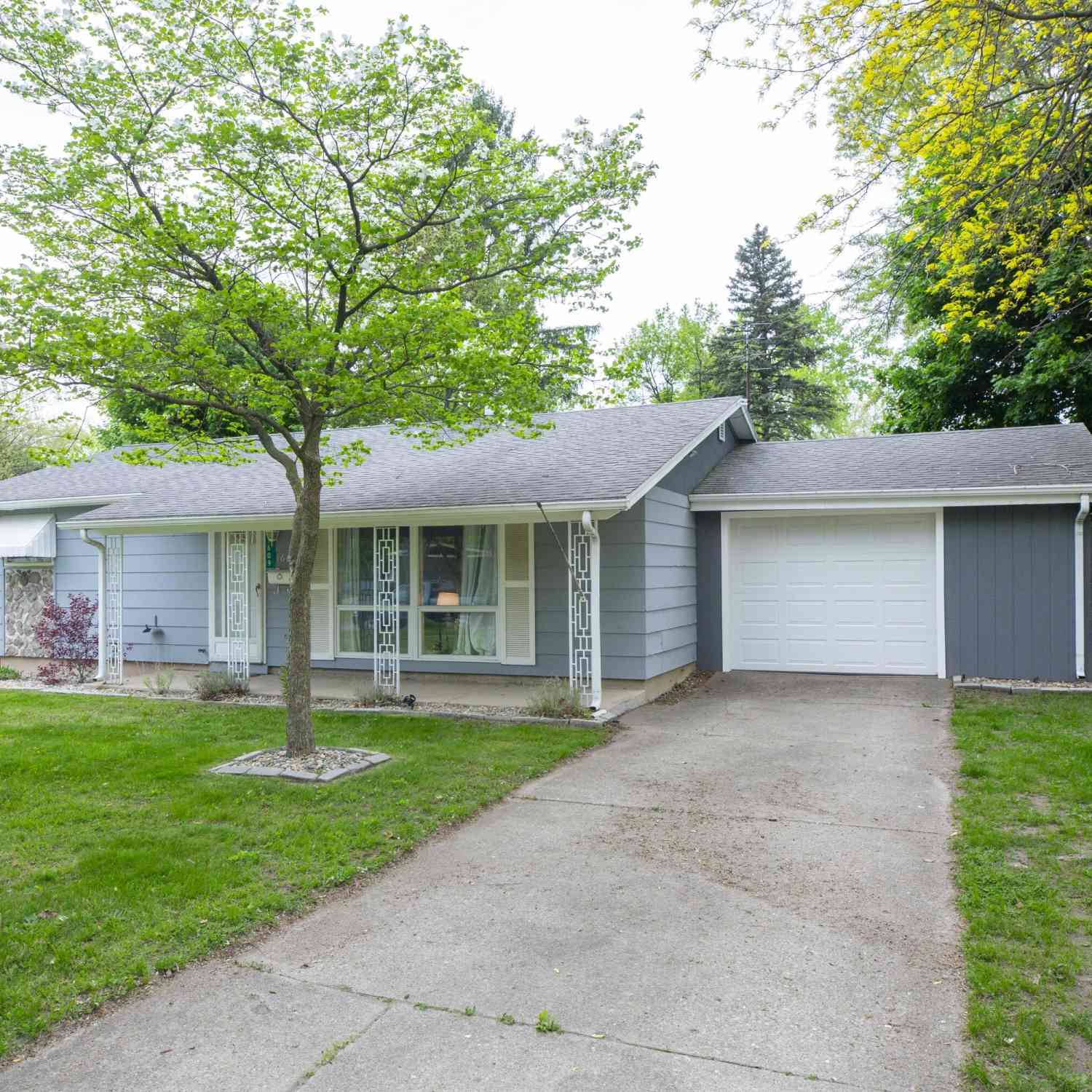 Homes For Sale - 1609 Sheridan Avenue<br/> Niles, MI 49120