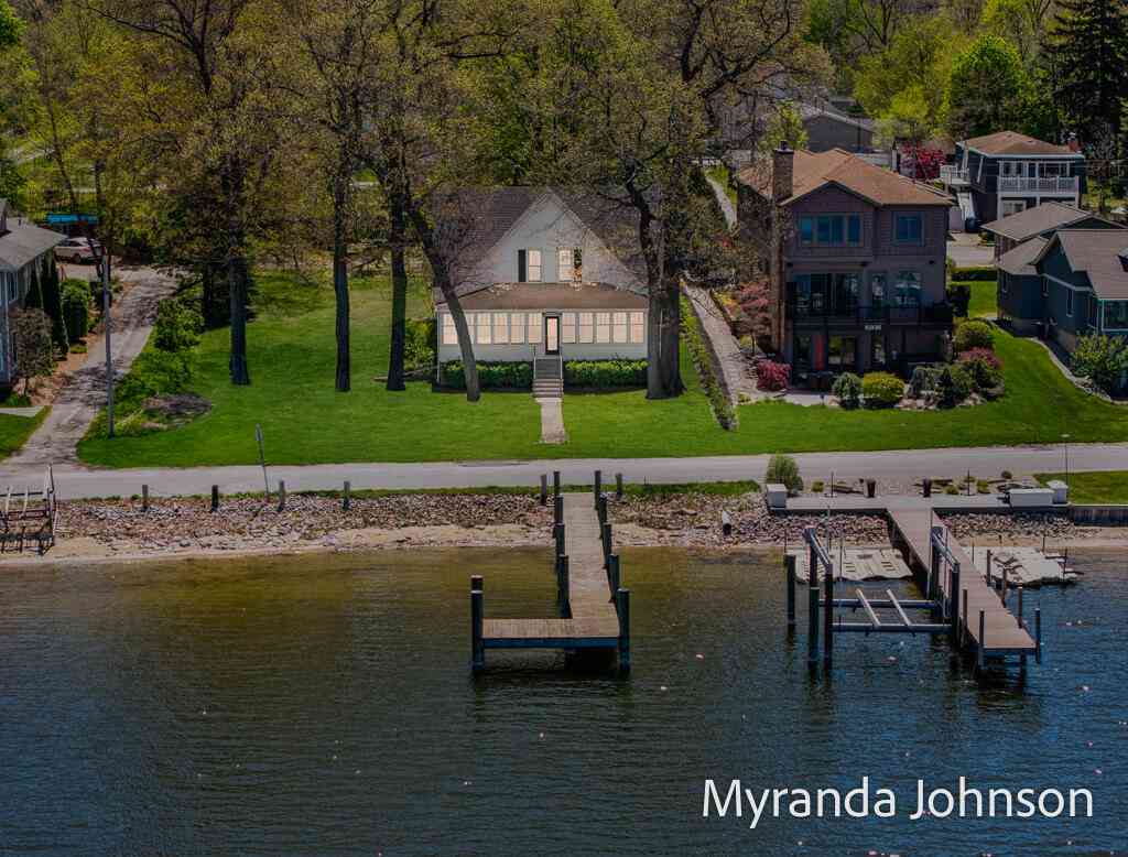 Homes For Sale - 15926 Beach Drive<br/> Spring Lake, MI 49456