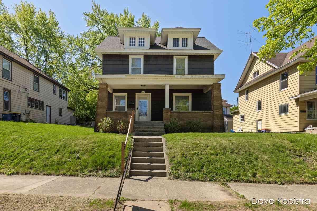 Homes For Sale - 106 Colfax Street<br/> Grand Rapids, MI 49505