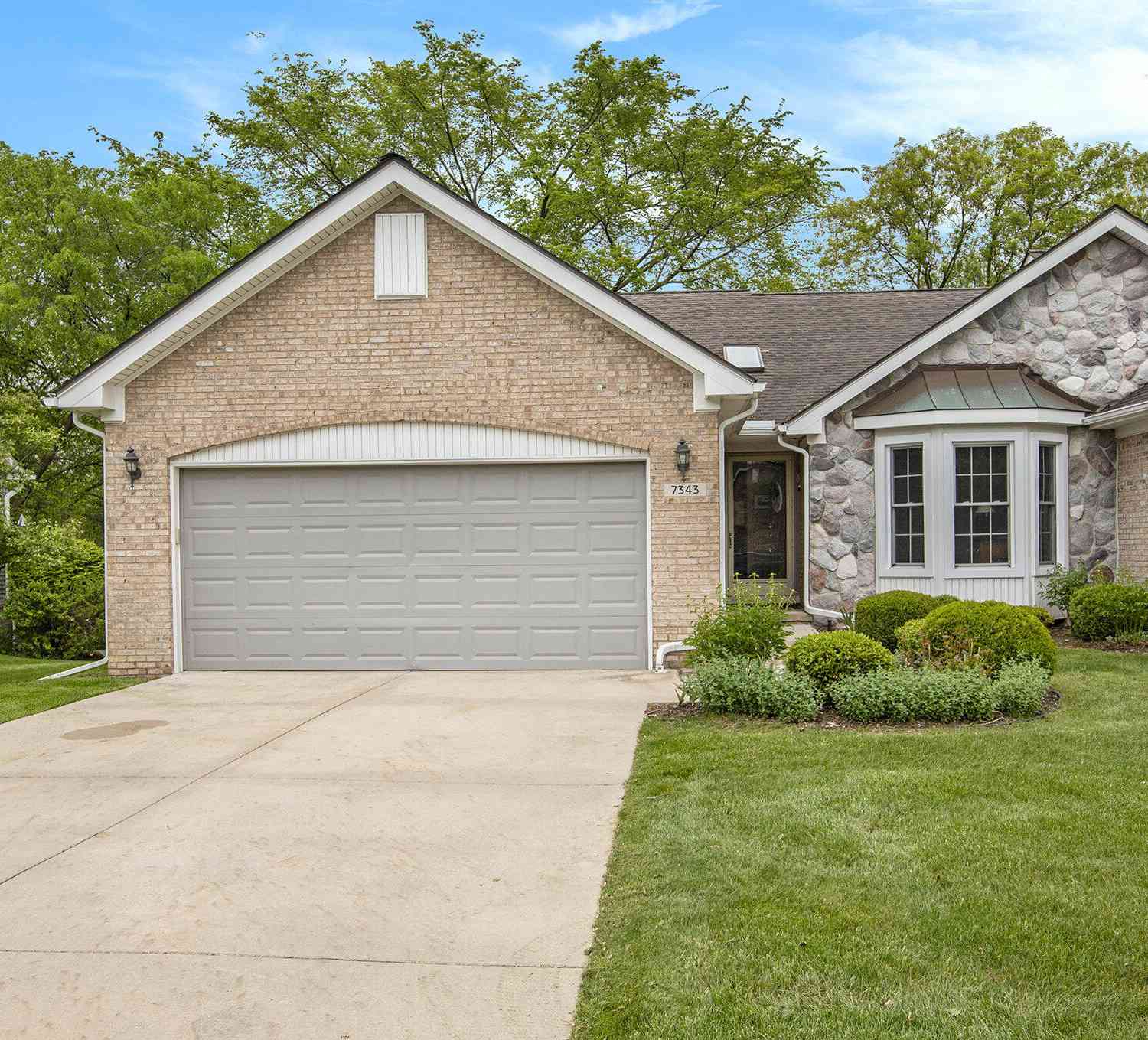 Condo For Sale - 7343 Green Meadow Lane<br/> Canton, MI 48187