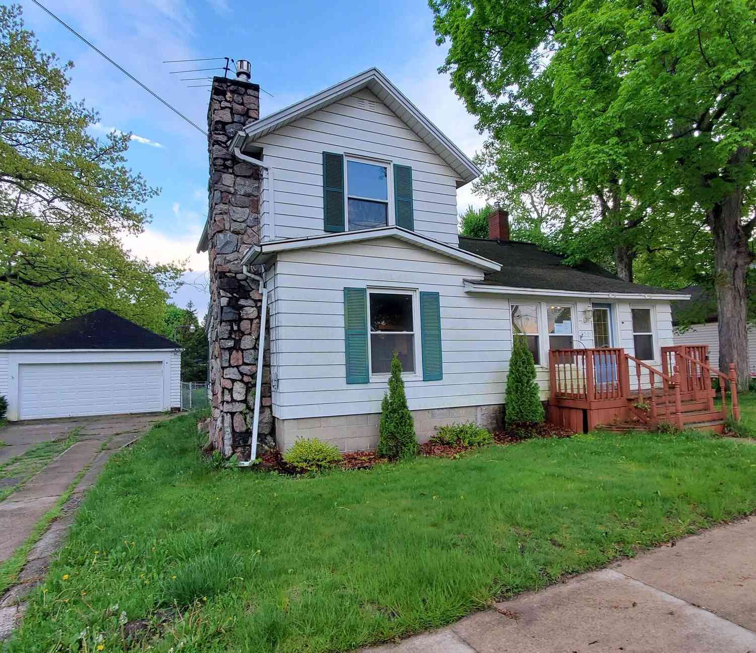 Homes For Sale - 122 Lincoln Street<br/> Grant, MI 49327
