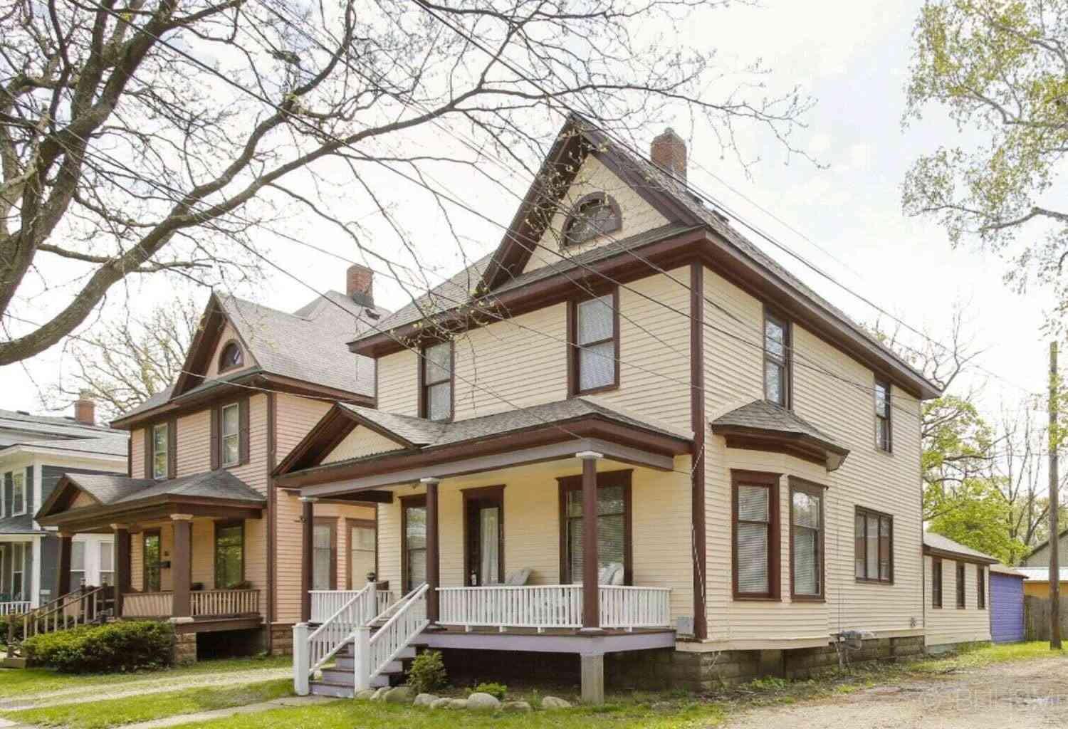 Homes For Sale - 815 Elmwood Street<br/> Kalamazoo, MI 49007