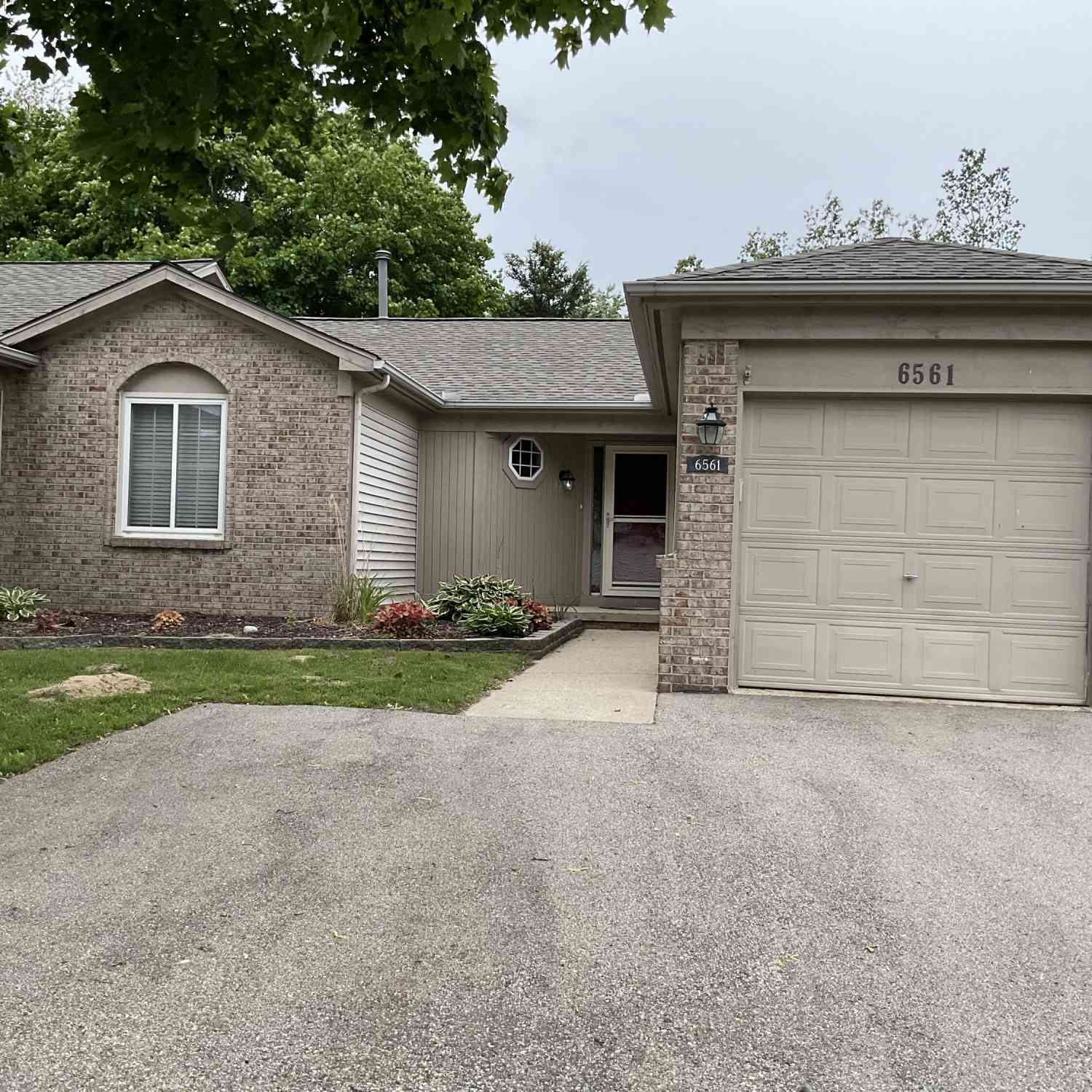 Condo For Sale - 6561 Deerhurst Dr.<br/> Westland, MI 48185