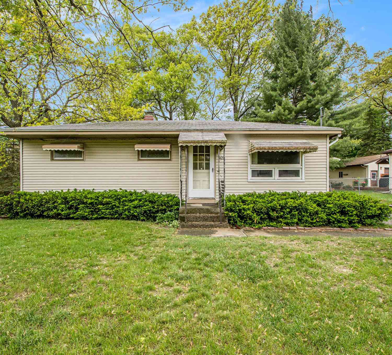 Homes For Sale - 1421 Brookmark Street<br/> Grand Rapids, MI 49508