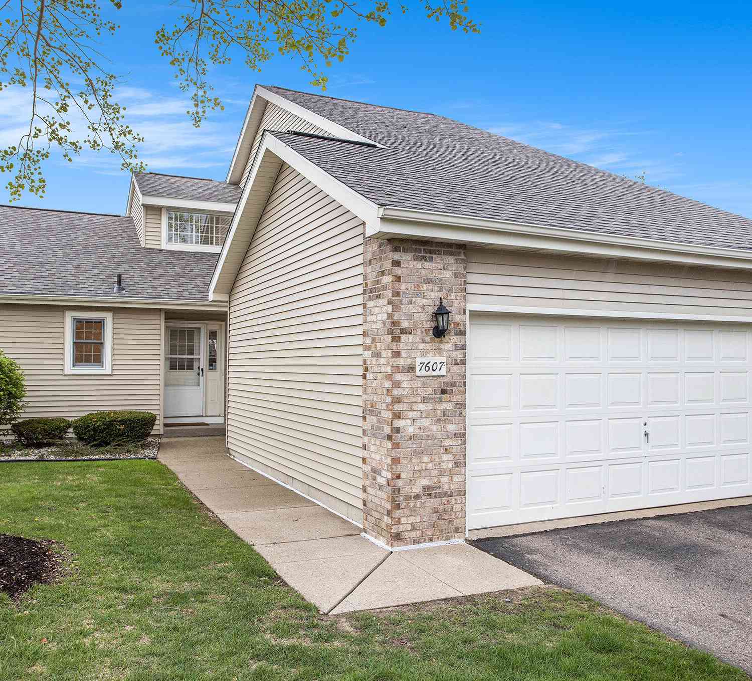 Condo For Sale - 7607 Woodbridge Lane<br/> Portage, MI 49024