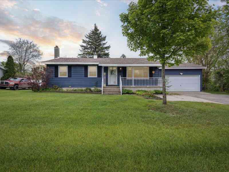 Homes For Sale - 1055 N Hudson Street<br/> Lowell, MI 49331