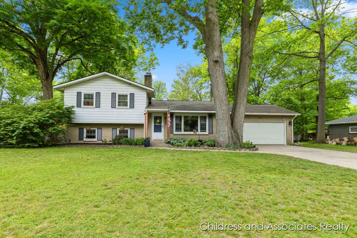 Homes For Sale - 8145 Amelia Drive<br/> Jenison, MI 49428