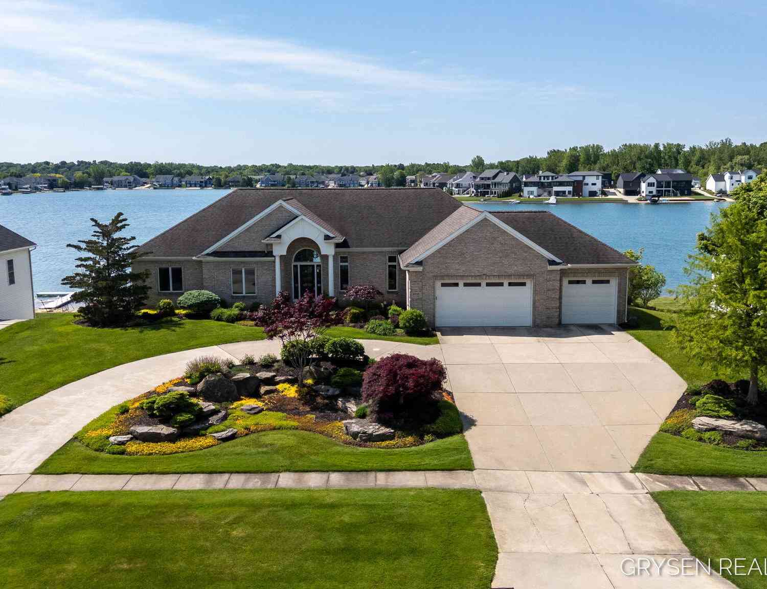 Homes For Sale - 2536 Fillmore Street<br/> Jenison, MI 49428