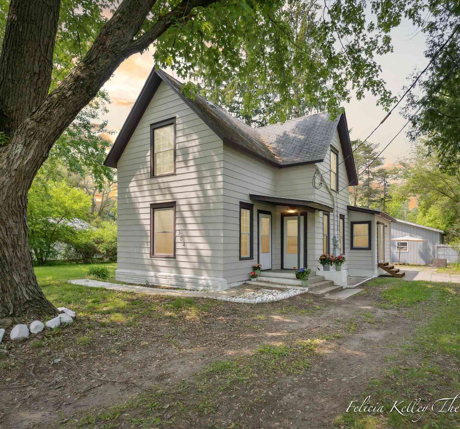 Homes For Sale - 304 S Muenscher Street<br/> Montcalm County, Howard City, MI 49329